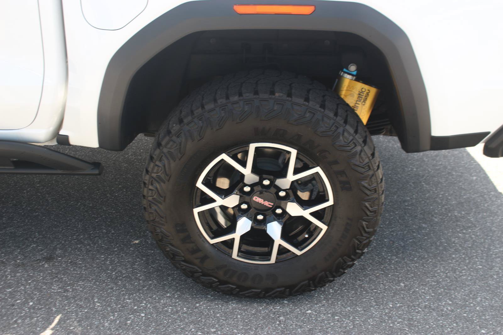 Used 2024 GMC Canyon AT4X AWD/4WD image 35