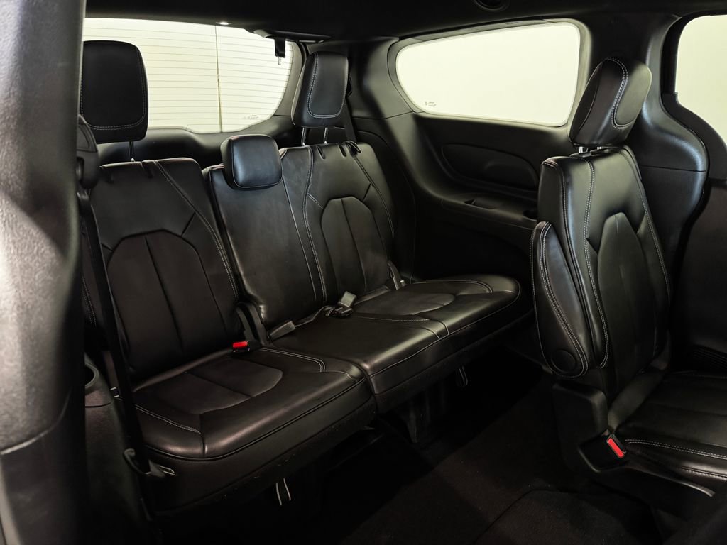 Used 2025 Chrysler Pacifica Select FWD image 25
