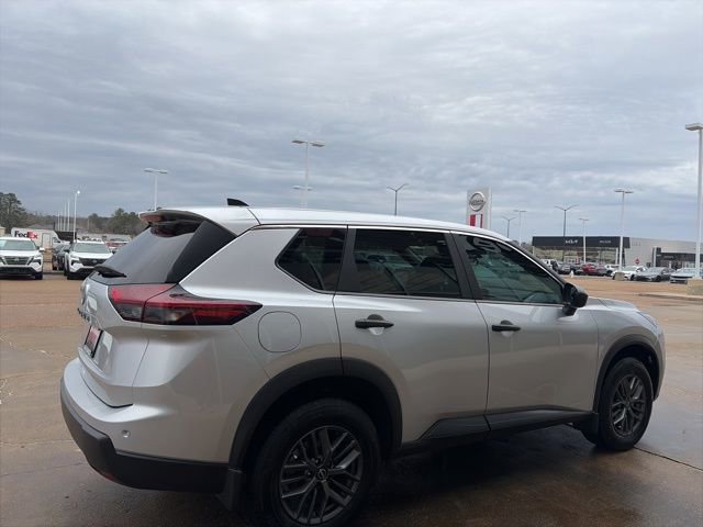 Used 2025 Nissan Rogue S image 4
