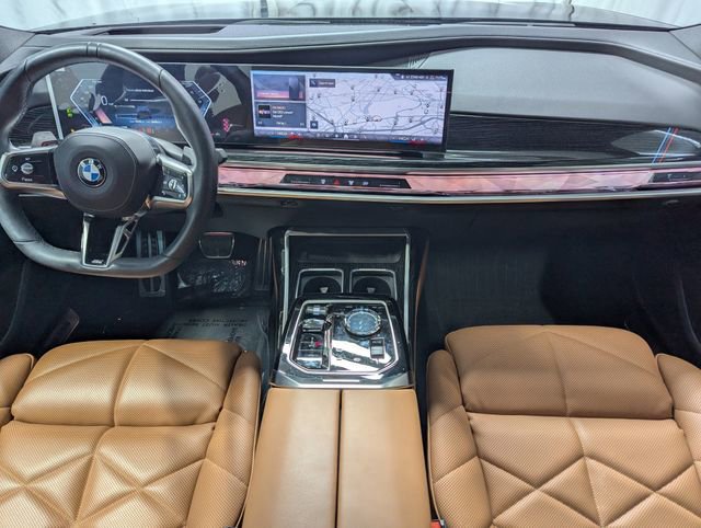 Used 2023 BMW 740i image 6