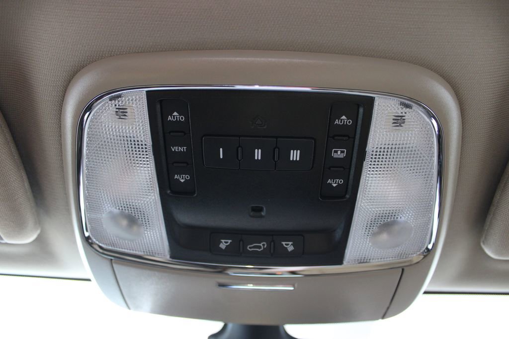 Used 2021 Jeep Grand Cherokee Overland AWD/4WD image 36