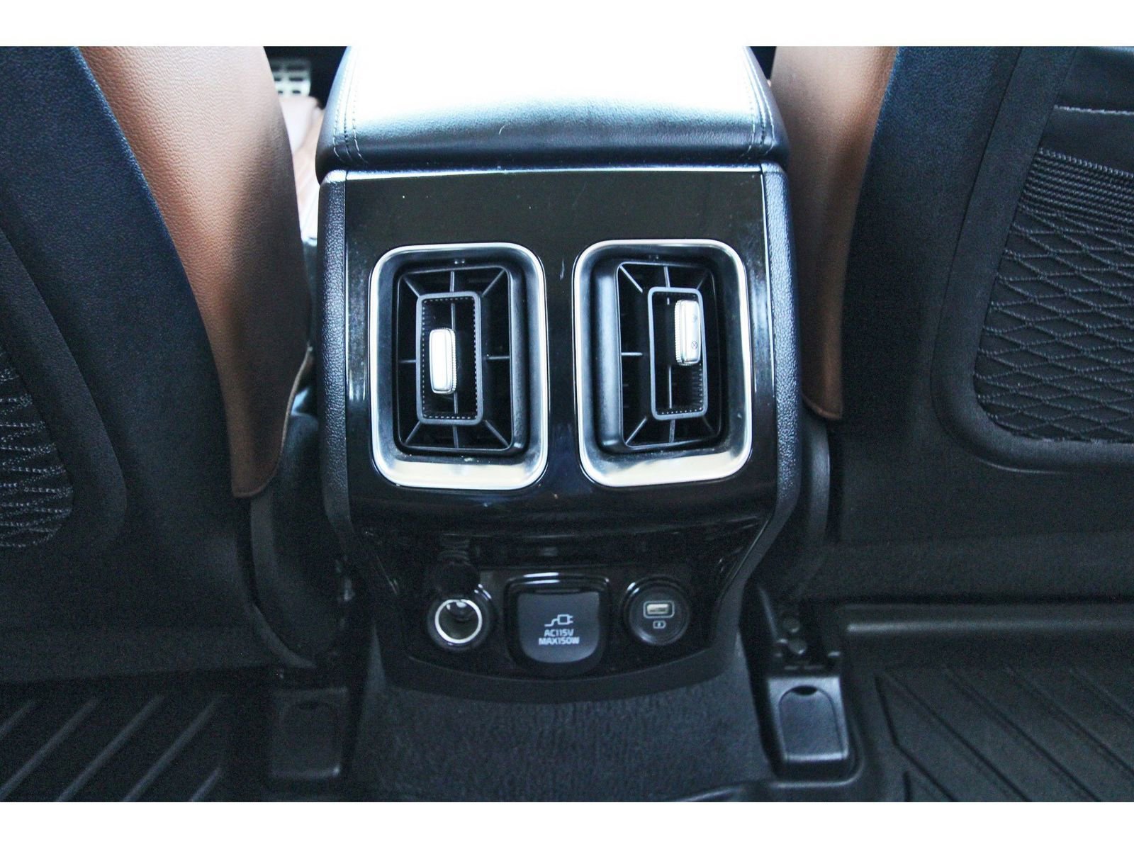 Used 2023 Kia Sorento SX Prestige image 16