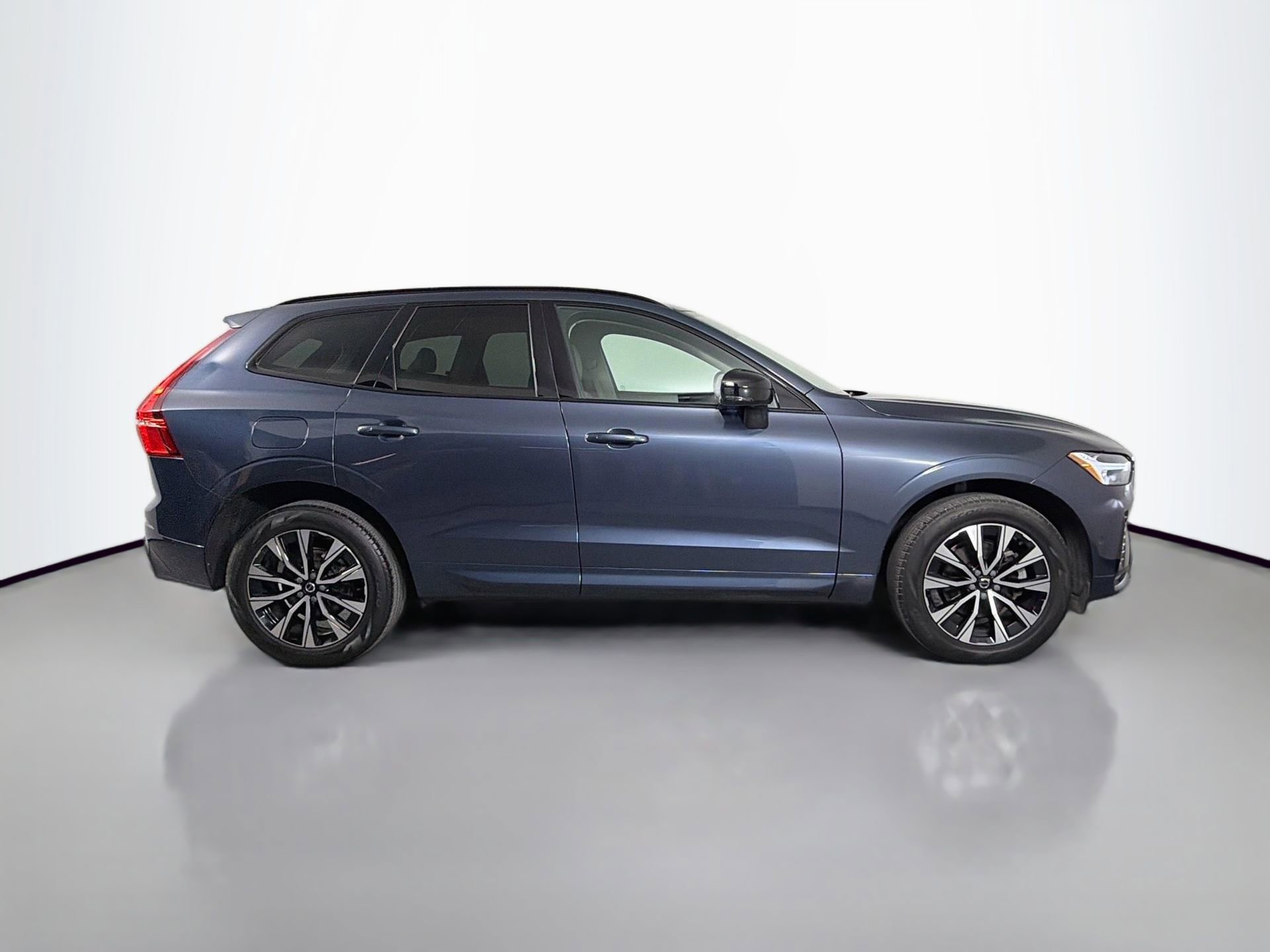 Certified 2024 Volvo XC60 B5 Plus w/ Protection Package Premier AWD/4WD image 5