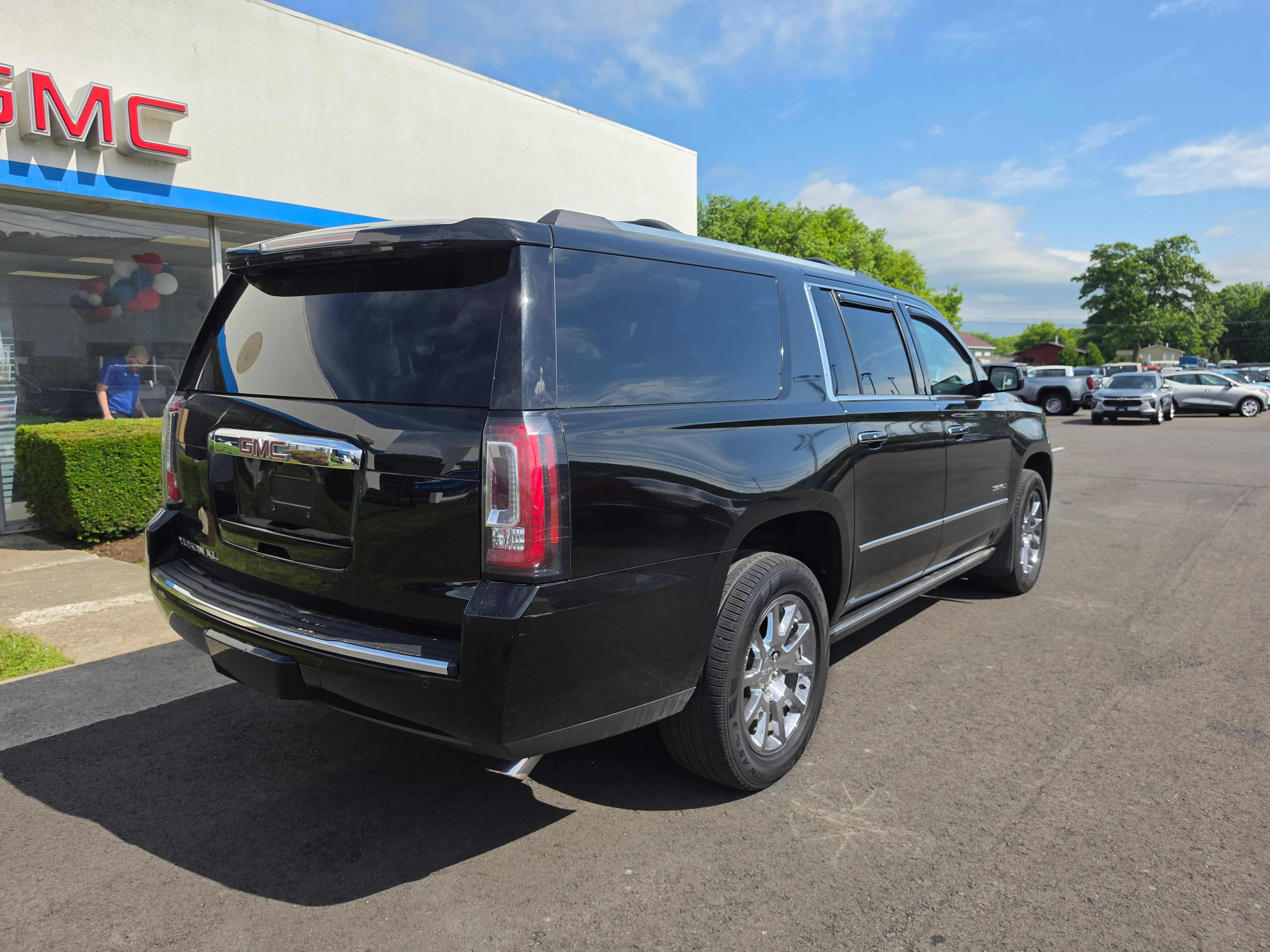 Used 2016 GMC Yukon XL Denali w/ Open Road Package AWD/4WD image 3