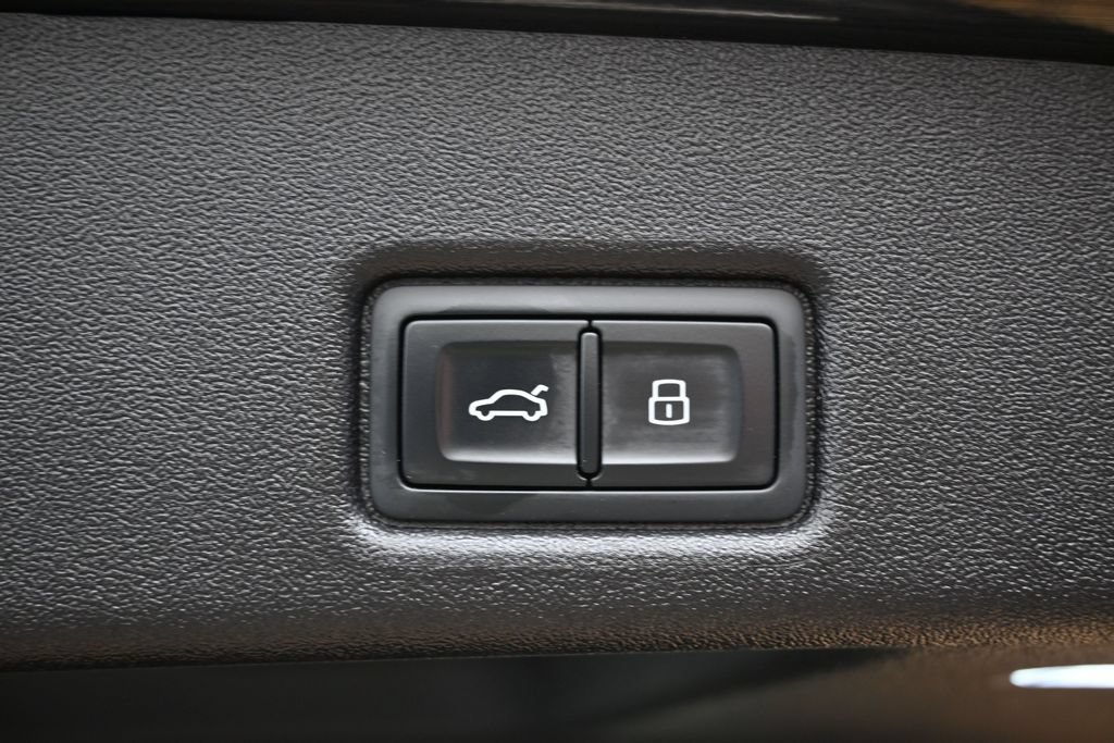 Used 2025 Audi Q5 Premium w/ Convenience Package AWD/4WD image 17