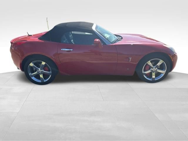 Used 2007 Pontiac Solstice Convertible w/ Premium Package RWD image 2