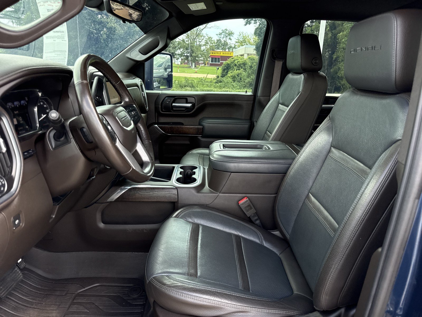 Used 2020 GMC Sierra 2500 Denali w/ Denali Ultimate Package AWD/4WD image 11