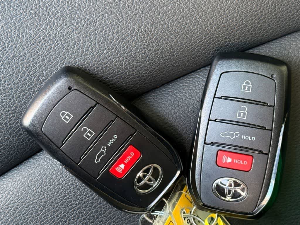 Used 2026 Toyota Corolla Cross XLE w/ Convenience Package FWD image 21