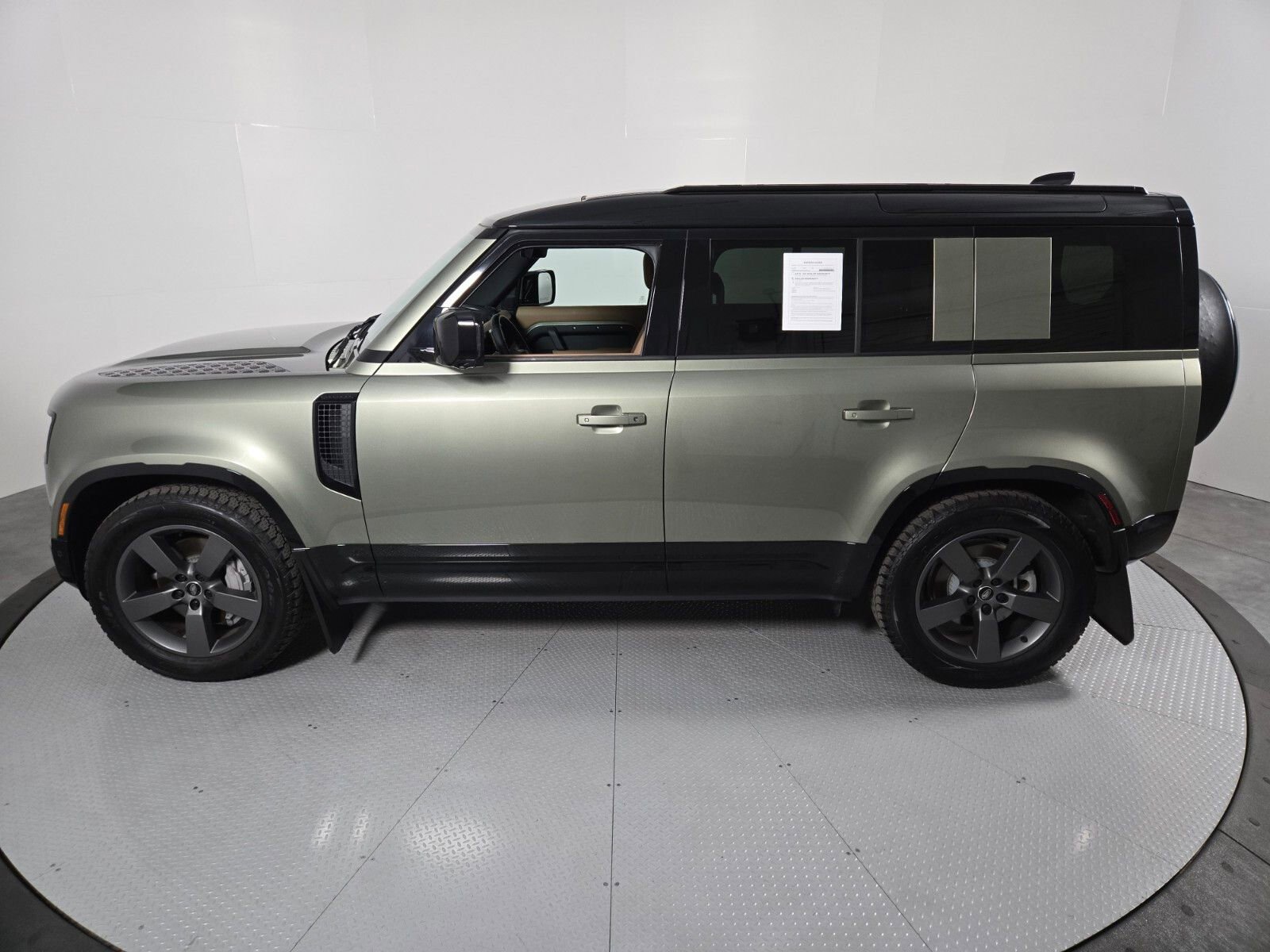 Used 2025 Land Rover Defender 110 X-Dynamic SE image 35