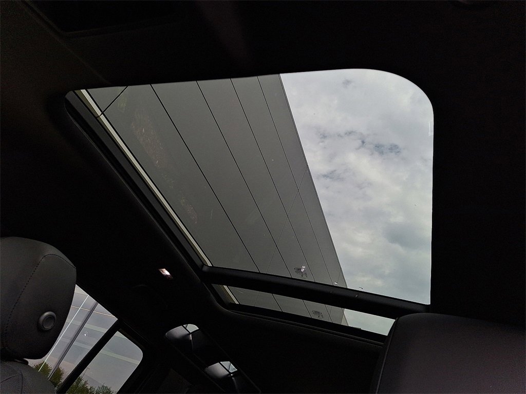 New 2025 Land Rover Defender 110 S image 10