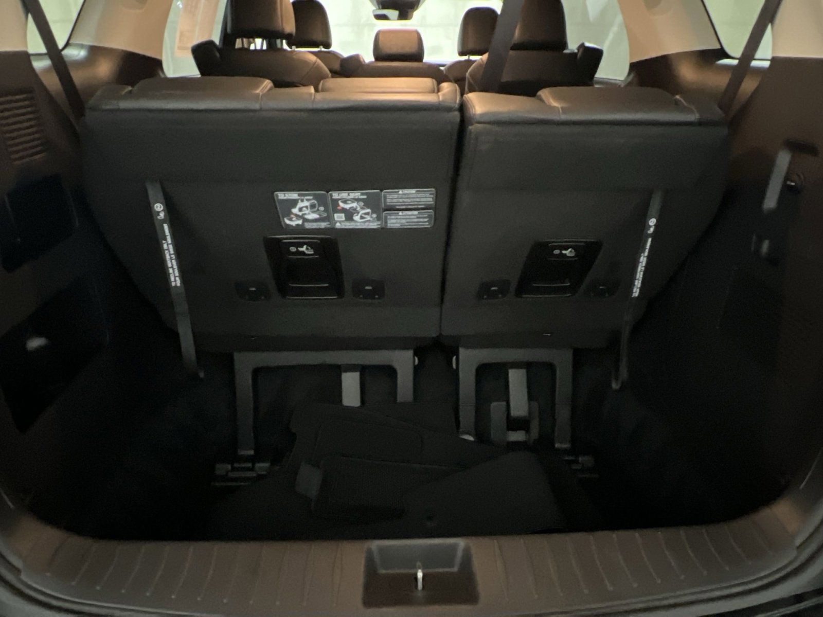 Used 2025 Kia Carnival FWD image 44