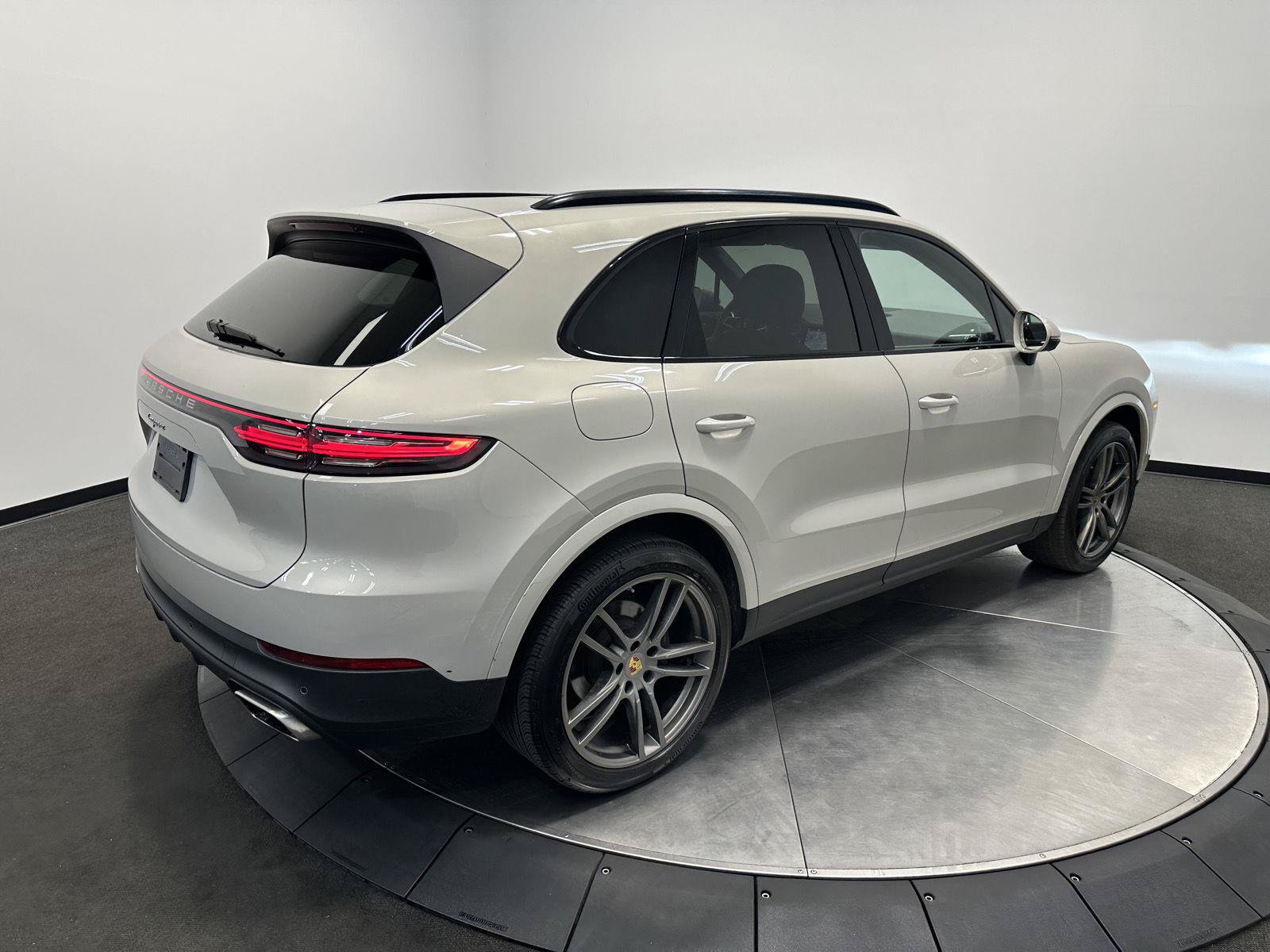 Used 2020 Porsche Cayenne AWD/4WD image 7
