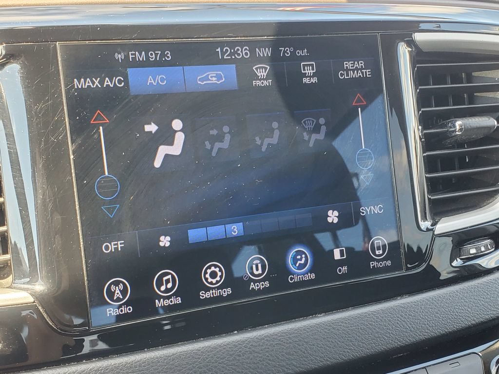 Used 2017 Chrysler Pacifica Touring FWD image 17