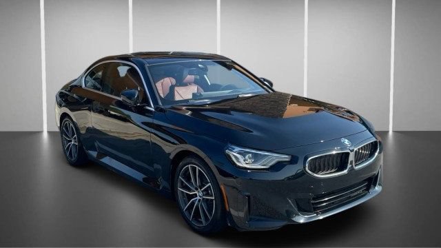 Used 2023 BMW 230i Coupe w/ Premium Package RWD image 2
