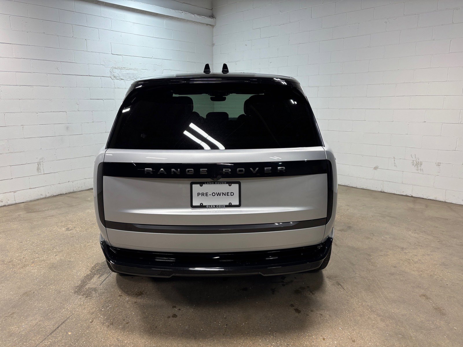 Used 2025 Land Rover Range Rover SE AWD/4WD image 8