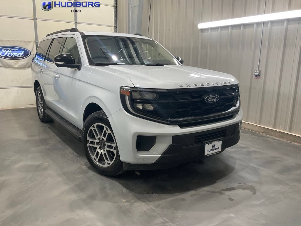 Used 2025 Ford Expedition Active AWD/4WD image 1
