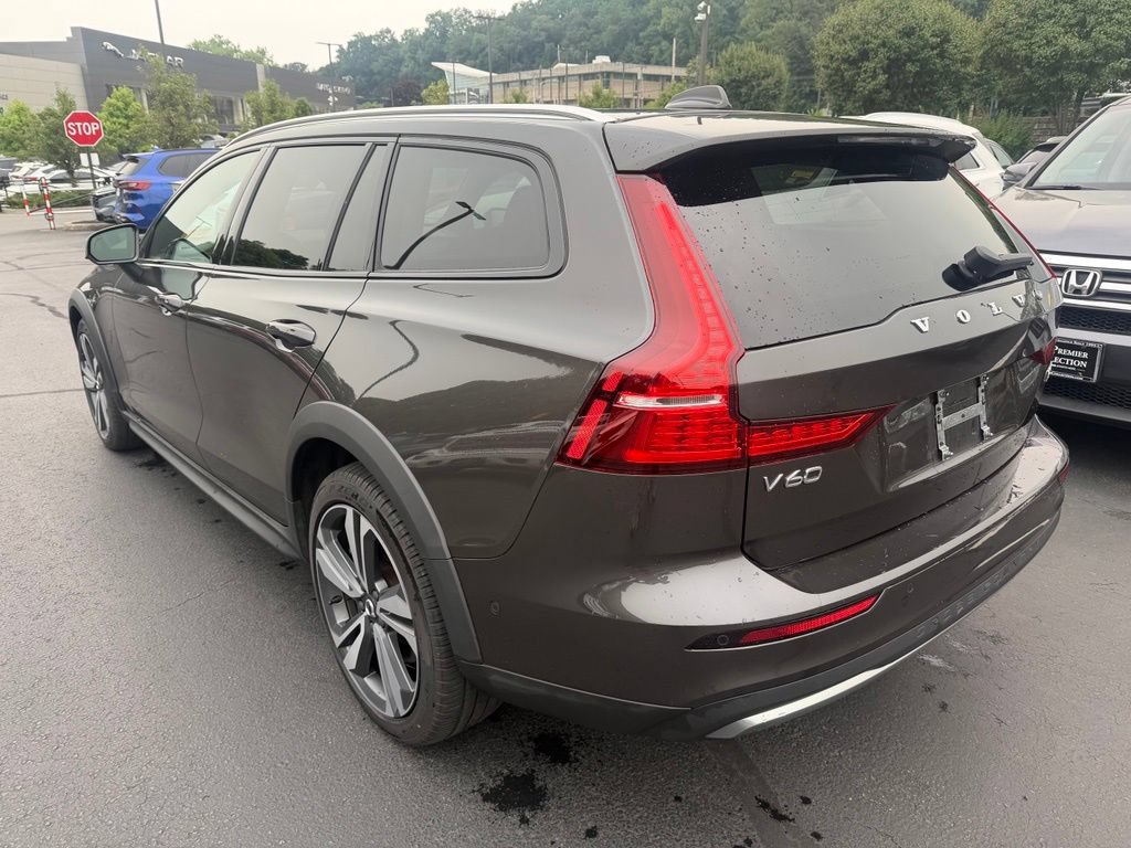 Certified 2025 Volvo V60 B5 Cross Country Plus AWD/4WD image 2