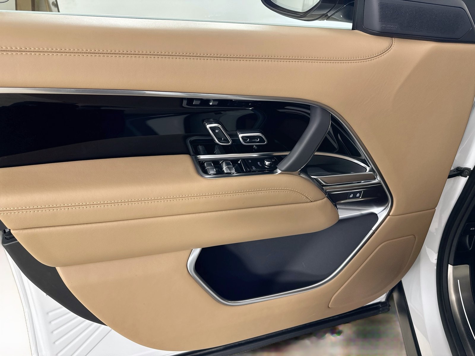New 2026 Land Rover Range Rover SE AWD/4WD image 16