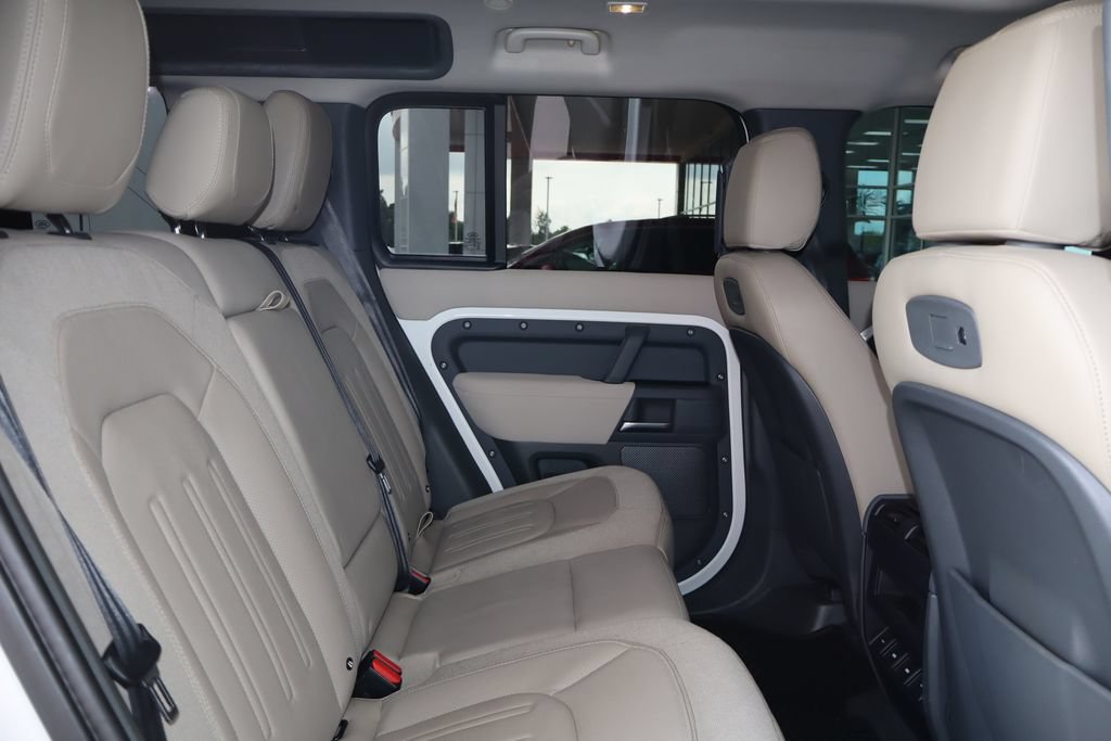 Used 2020 Land Rover Defender 110 S AWD/4WD image 38