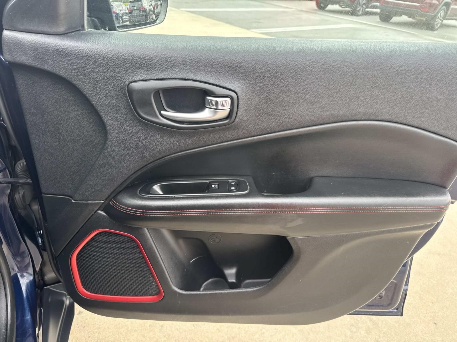 Used 2019 Jeep Compass Trailhawk AWD/4WD image 13