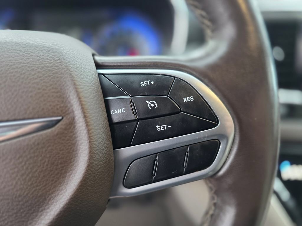 Used 2020 Chrysler Pacifica Touring-L image 24