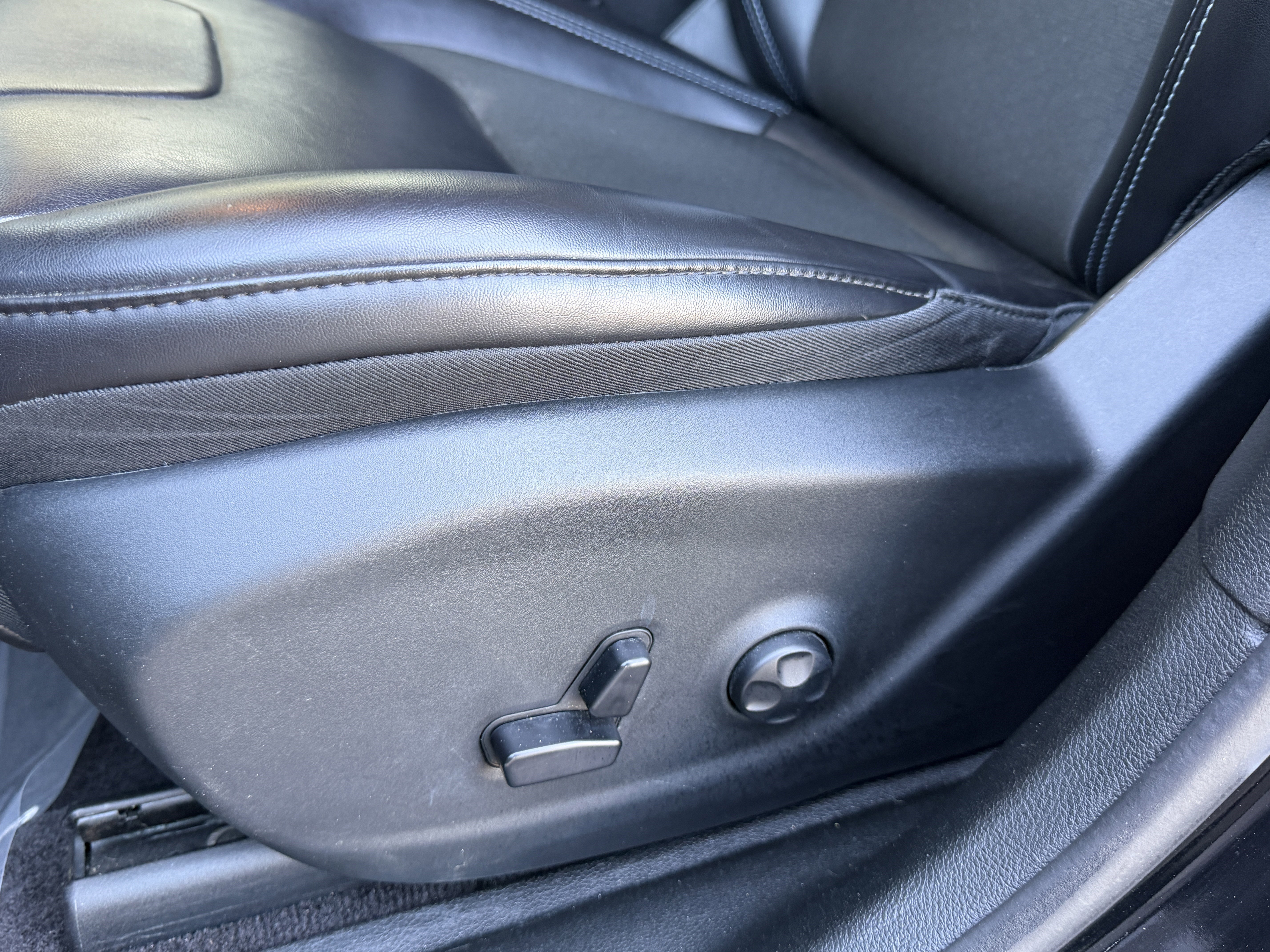 Used 2019 Jeep Cherokee Latitude Plus image 14