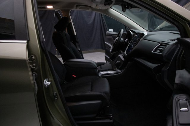 Used 2024 Subaru Ascent Premium w/ Convenience Package image 16