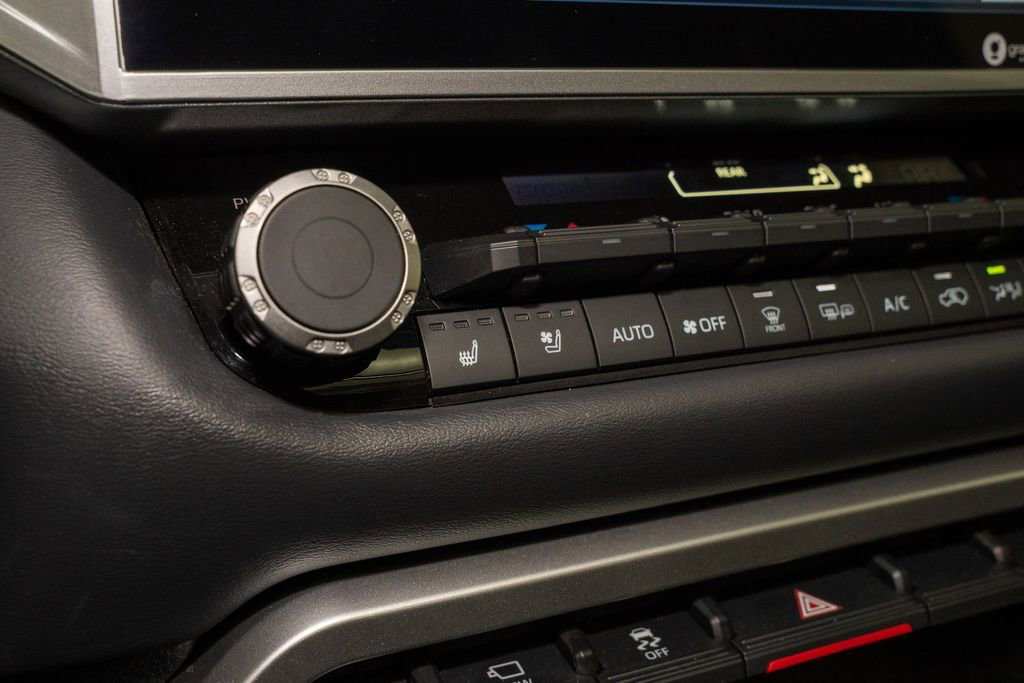 Certified 2023 Toyota Sequoia Platinum image 19