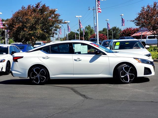 Used 2024 Nissan Altima 2.5 SR FWD image 3