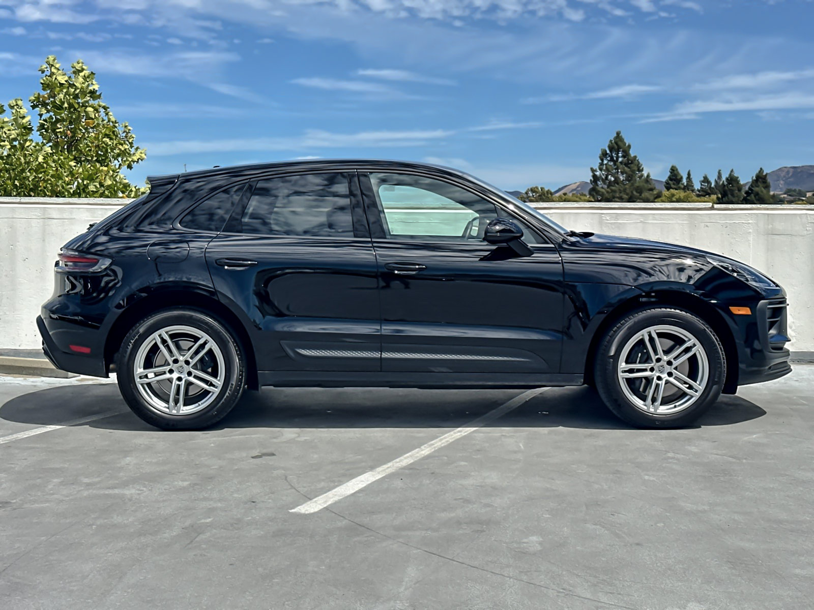 Certified 2026 Porsche Macan AWD/4WD image 10