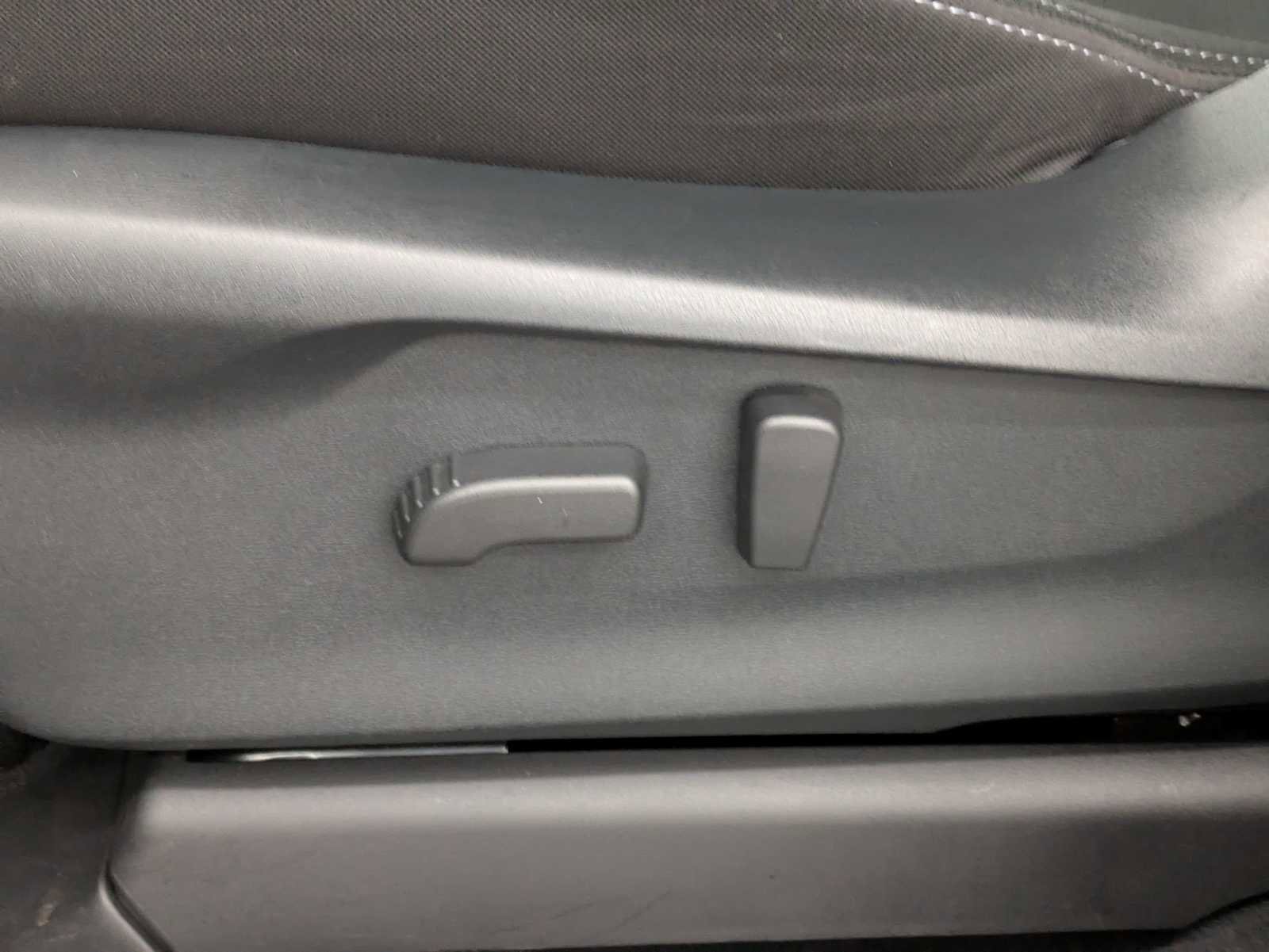 Used 2024 Subaru Ascent Premium w/ Convenience Package image 18