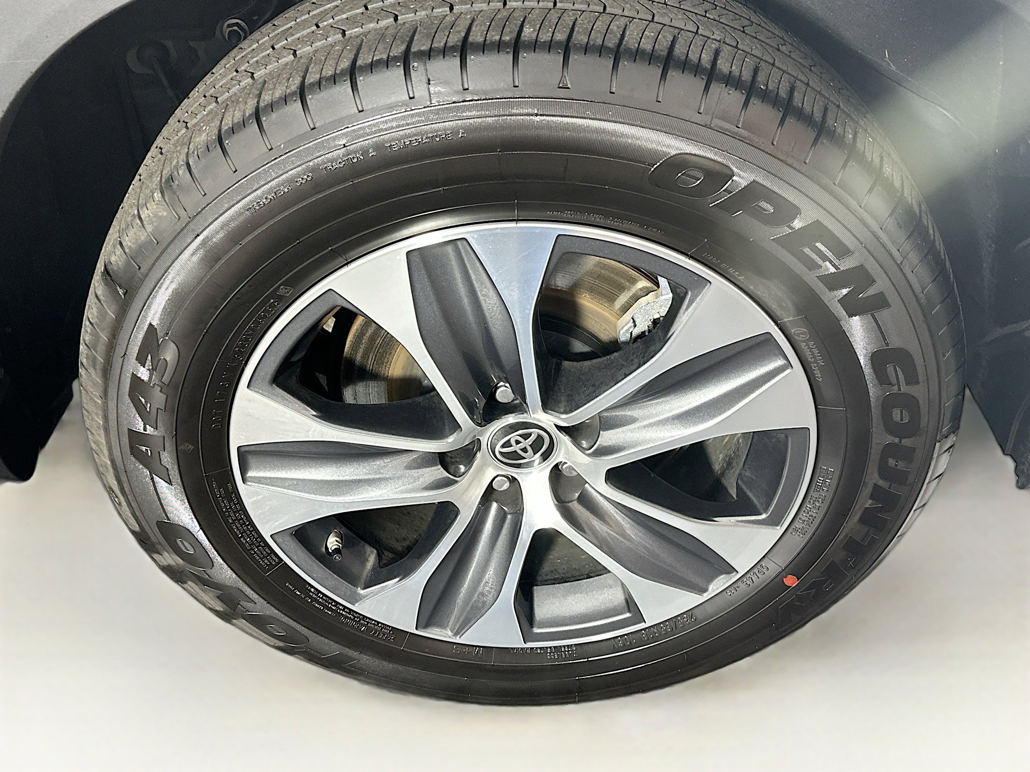 Used 2025 Toyota Highlander XLE image 11