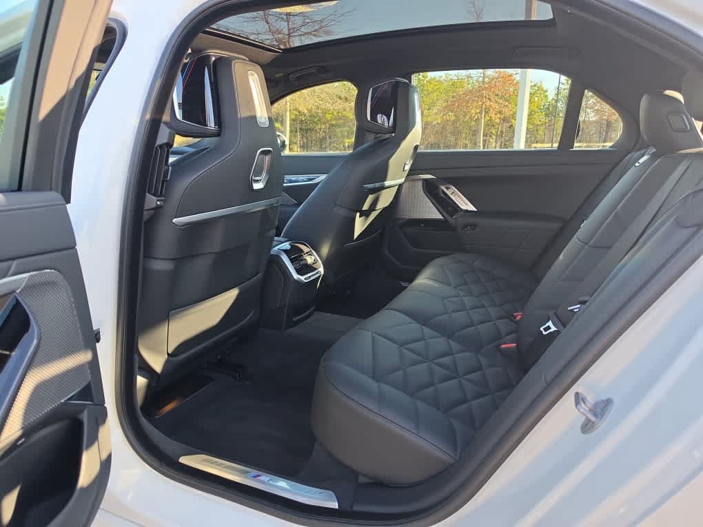 Used 2025 BMW 740i xDrive AWD/4WD image 27
