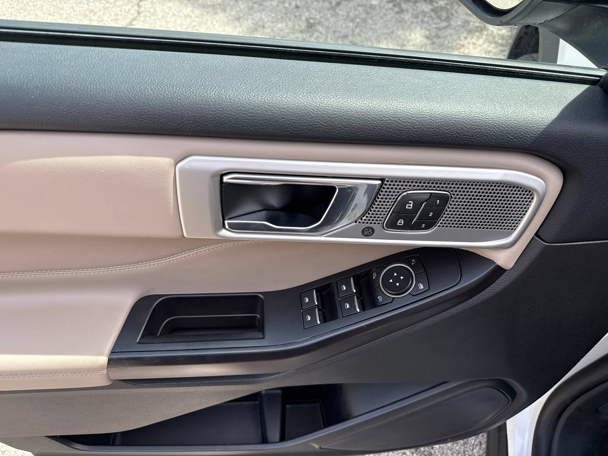 Used 2020 Ford Explorer Limited AWD/4WD image 25