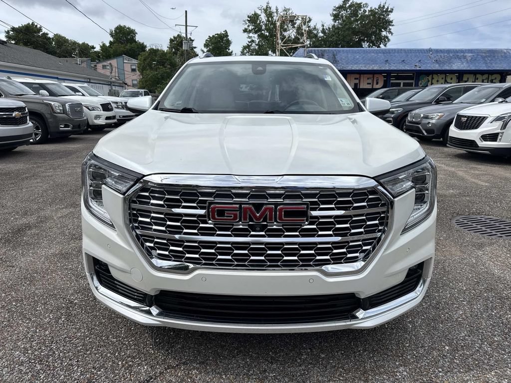 Used 2022 GMC Terrain Denali w/ Denali Premium Package AWD/4WD image 2