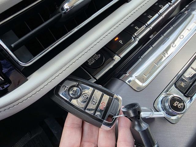 New 2026 Lincoln Aviator 2WD w/ Jet Appearance Package image 13