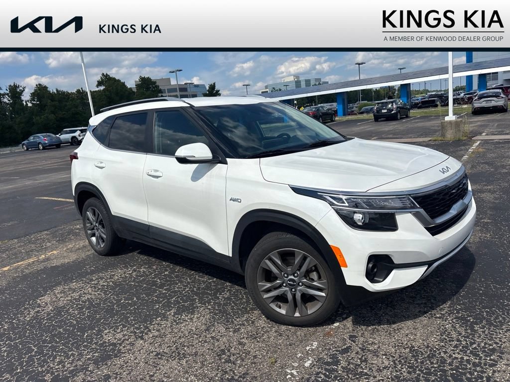 Used 2023 Kia Seltos S w/ Navigation Package AWD/4WD image 2