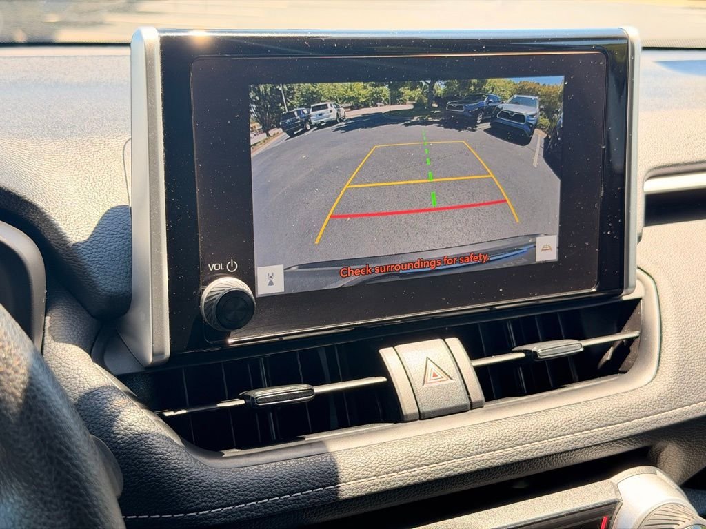 Used 2024 Toyota RAV4 XLE FWD image 32