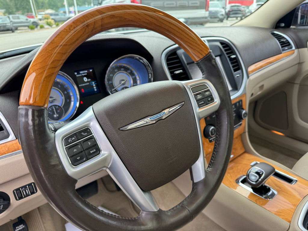 Used 2014 Chrysler 300 C RWD image 26