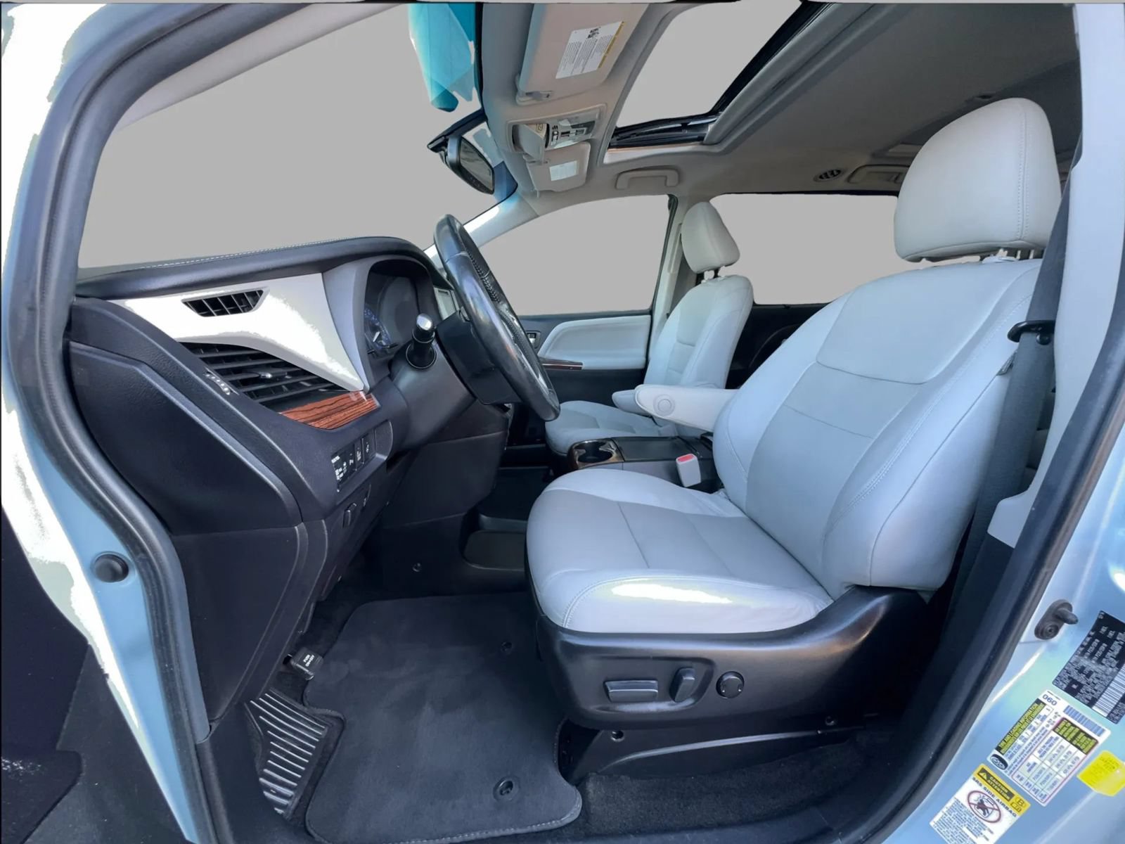 Used 2015 Toyota Sienna Limited FWD image 17