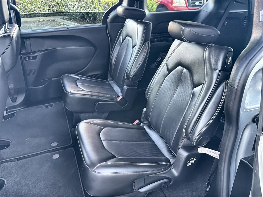 Used 2026 Chrysler Pacifica Select image 23
