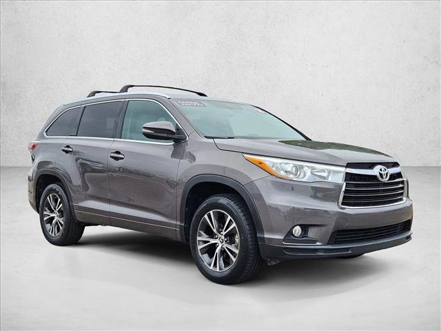 Used 2016 Toyota Highlander XLE FWD image 3