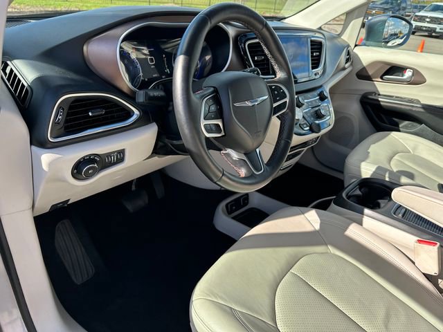 Used 2018 Chrysler Pacifica Touring-L Plus image 24