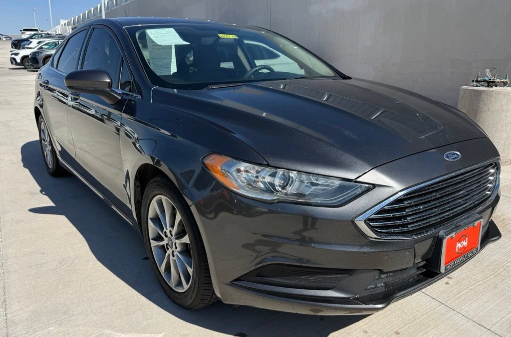 Used 2017 Ford Fusion SE FWD image 3