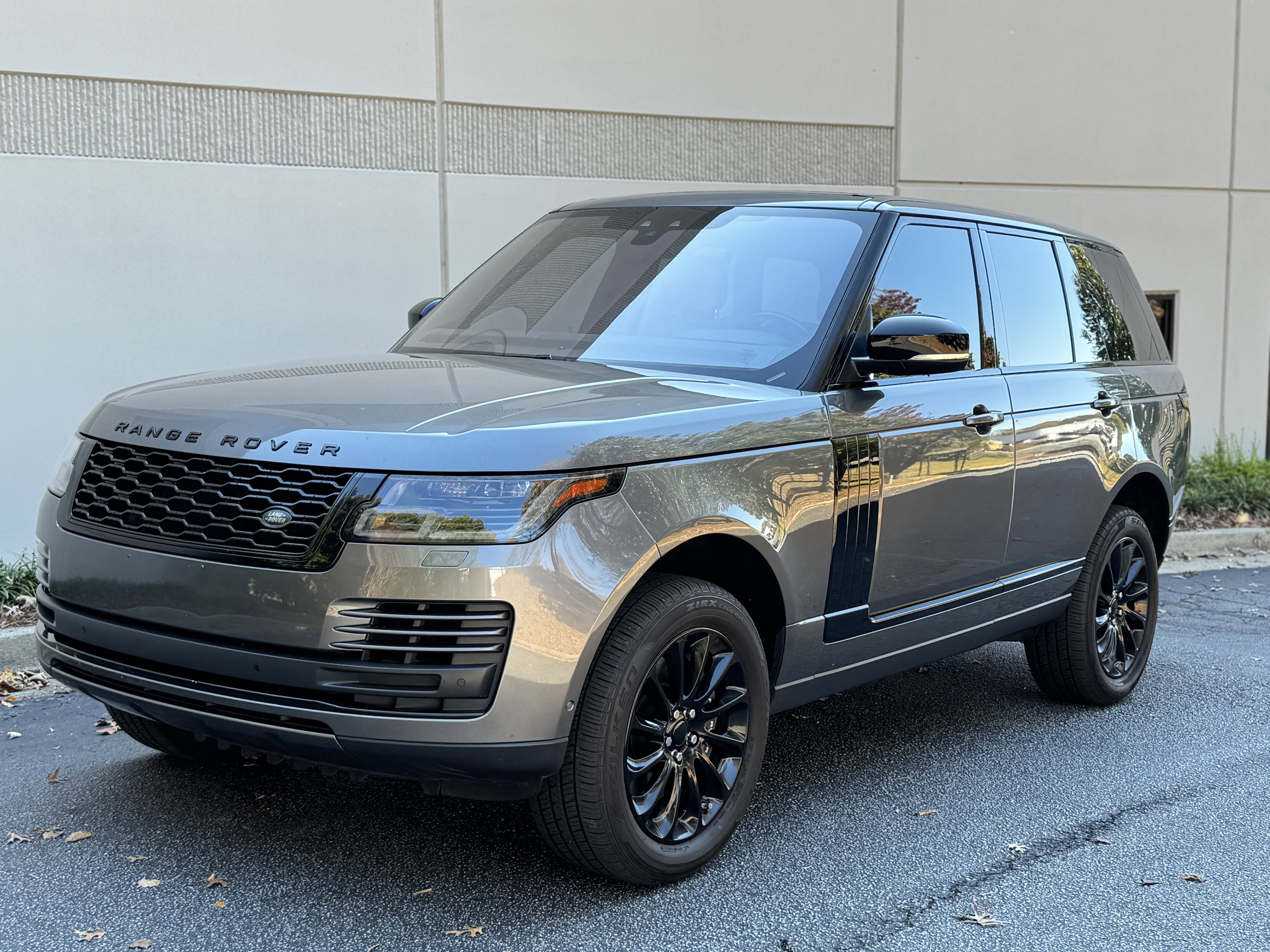 Used 2018 Land Rover Range Rover HSE image 1