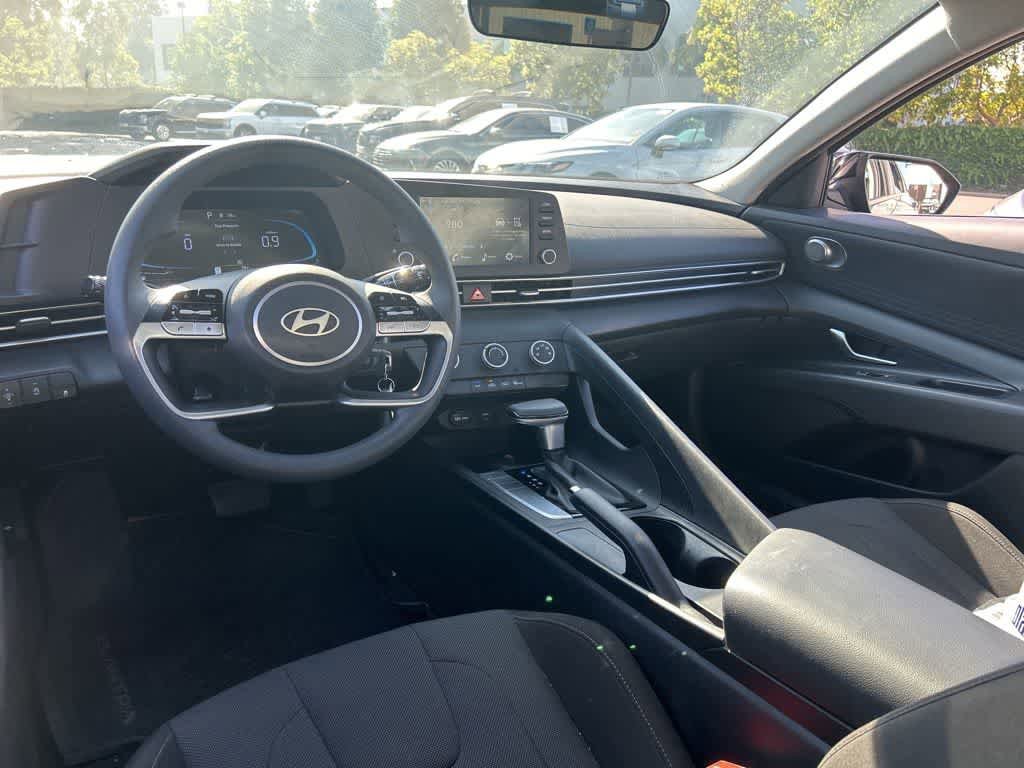 Certified 2025 Hyundai Elantra SE FWD image 7