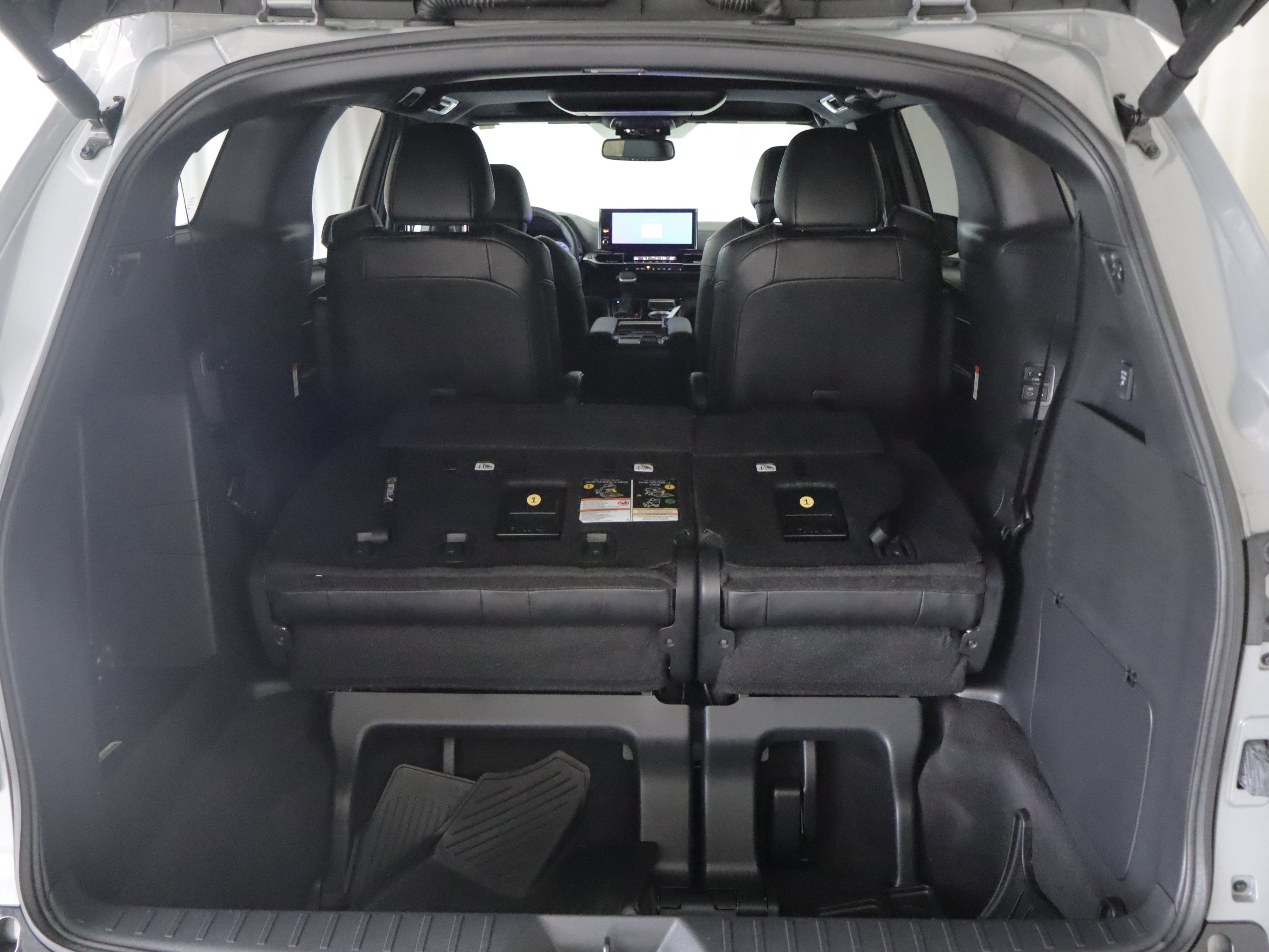 Used 2025 Toyota Sienna XSE w/ XSE Plus Package AWD/4WD image 22