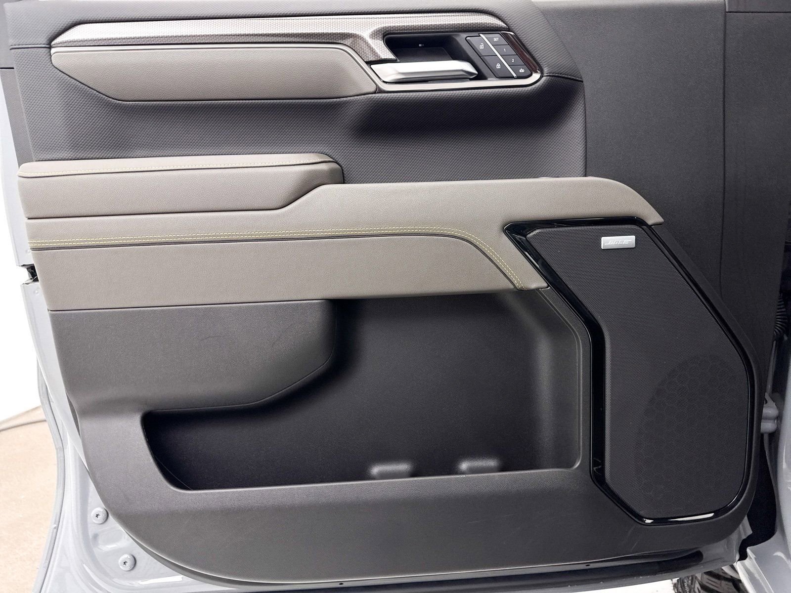 Used 2025 Chevrolet Silverado 1500 ZR2 w/ Technology Package image 33