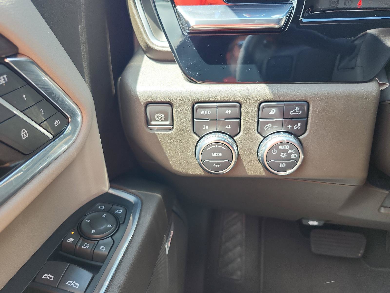 Used 2024 GMC Sierra 3500 SLT AWD/4WD image 26