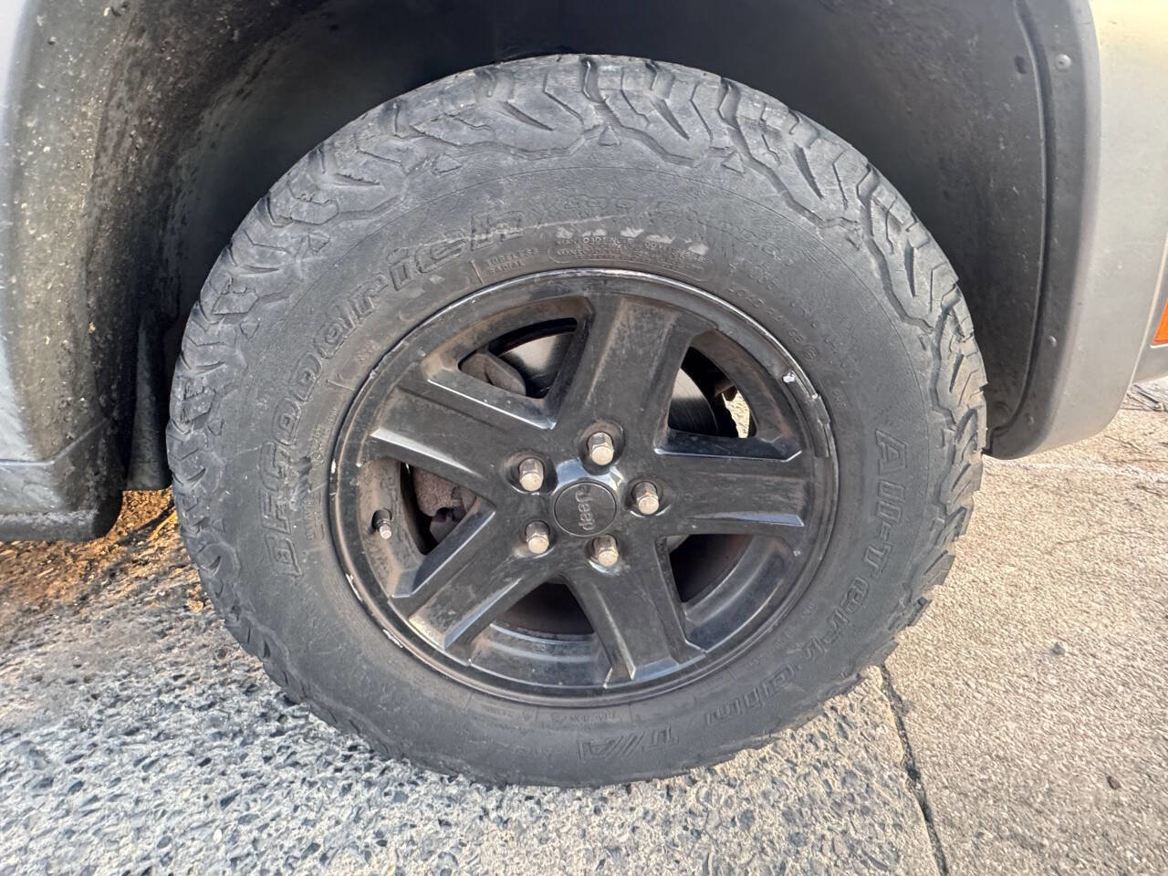 Used 2005 Jeep Liberty Renegade image 9